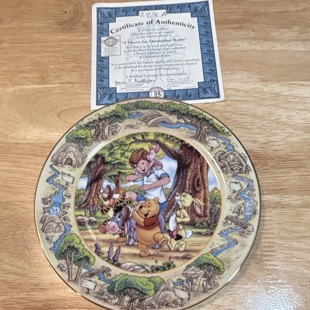 1999 Bradford Exchange Disney Winnie the Pooh 9" Porcelain Collector Plate